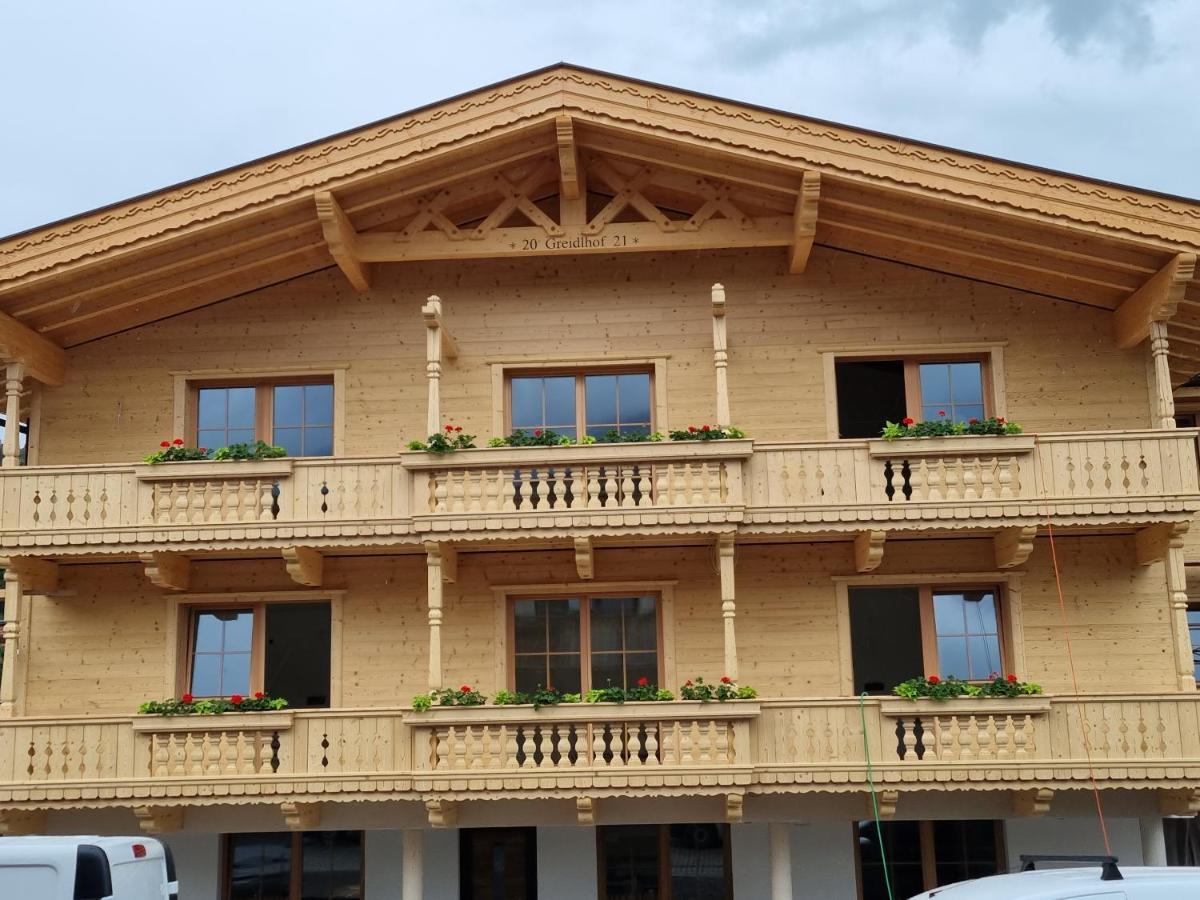 Greidlhof Alpstyle Apartments Fuegen Exterior photo