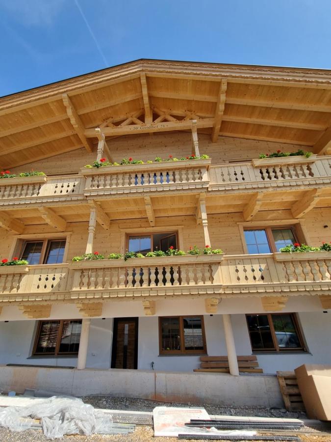 Greidlhof Alpstyle Apartments Fuegen Exterior photo