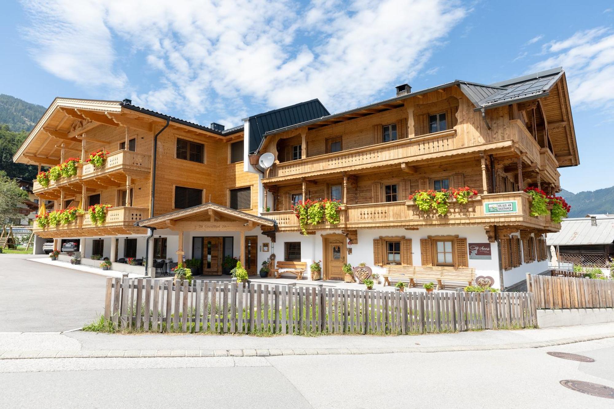 Greidlhof Alpstyle Apartments Fuegen Exterior photo